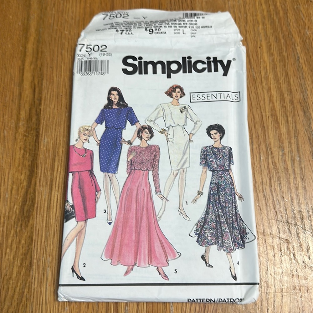 Vintage uncut sewing pattern misses dresses